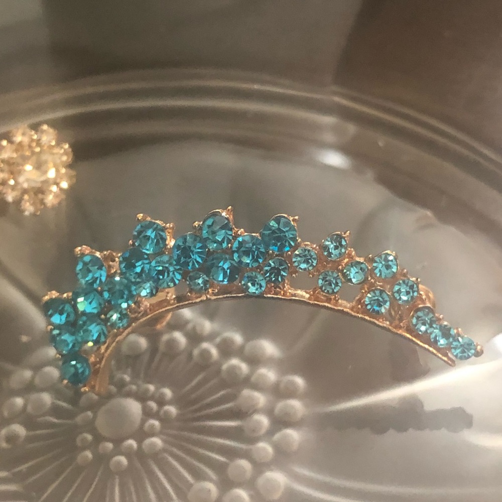 Fashionable Aqua 1 Statement Ear Cuff Earring - Picture 3 of 6